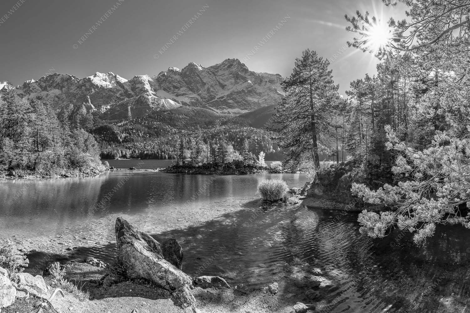 Blick über Eibsee zur Zugspitze im Wettersteingebirge - Eibseeklassiker 3:2 sw -- Eibsee mit Zugspitze - mehr Infos bei www.Kriner-Weiermann.de