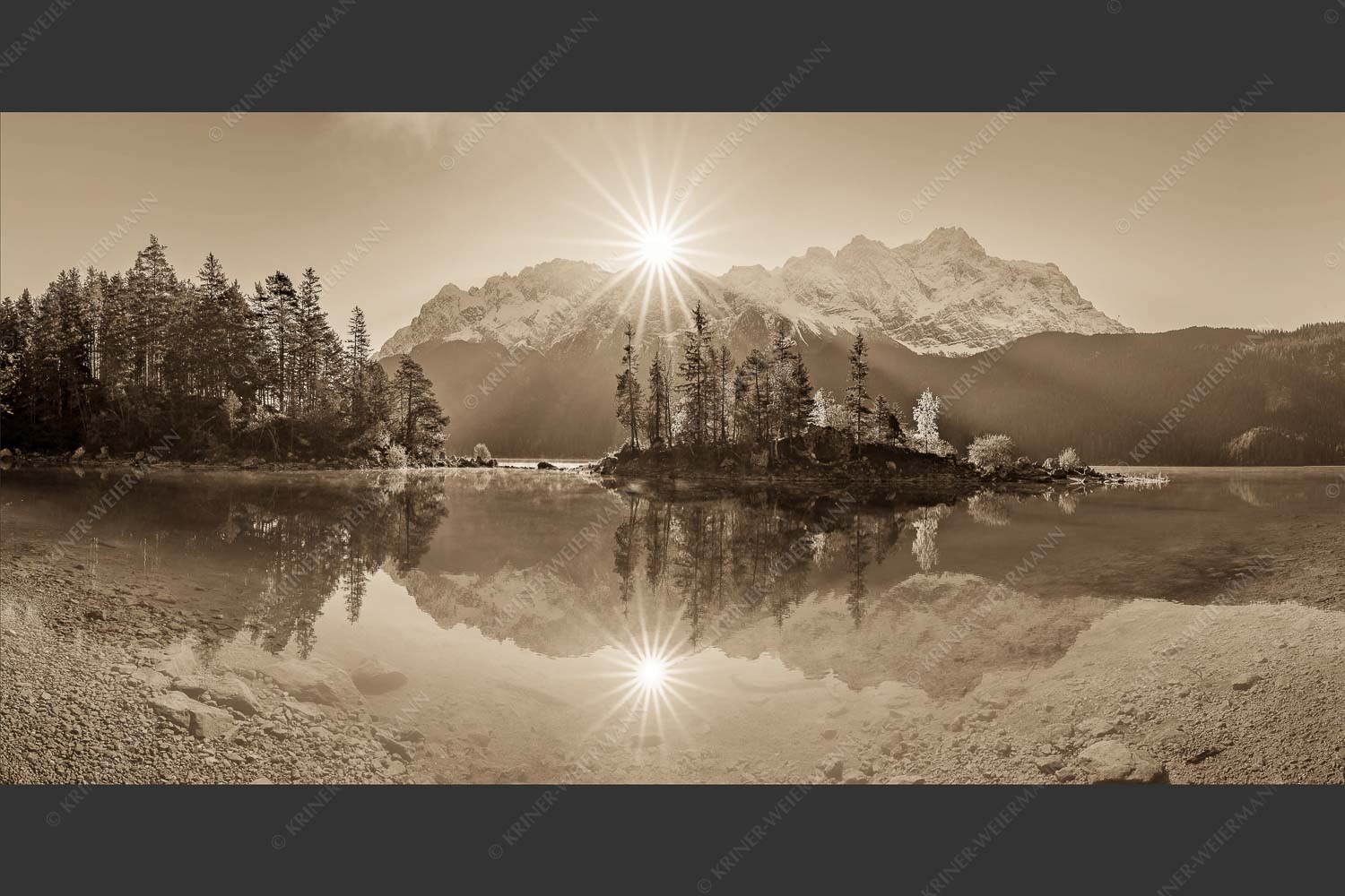 Blick über Eibsee zur Zugspitze im Wettersteingebirge - Eibseesterne 2:1 sepia -- Sonnenaufgang am Eibsee - mehr Infos bei www.Kriner-Weiermann.de