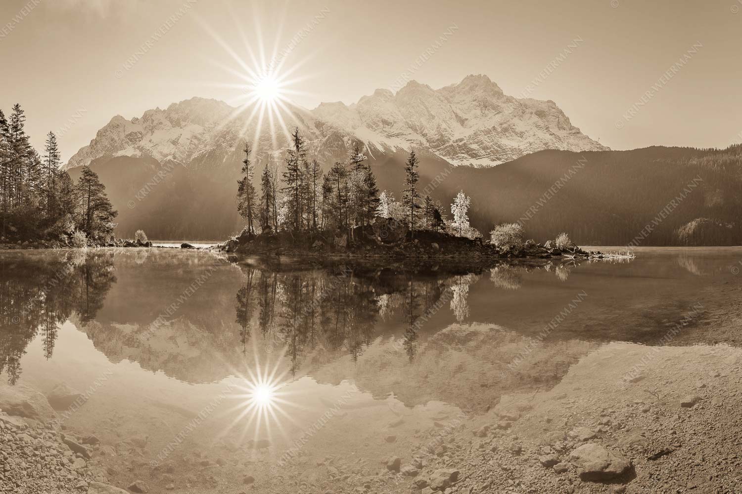 Blick über Eibsee zur Zugspitze im Wettersteingebirge - Eibseesterne 3:2 sepia -- Sonnenaufgang am Eibsee - mehr Infos bei www.Kriner-Weiermann.de