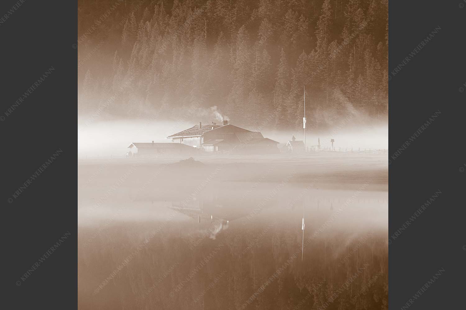 Frühlingsmorgen auf der Esterbergalm - Ein Morgen am Esterberg 1:1 sepia -- See an der Esterbergalm - mehr Infos bei www.Kriner-Weiermann.de