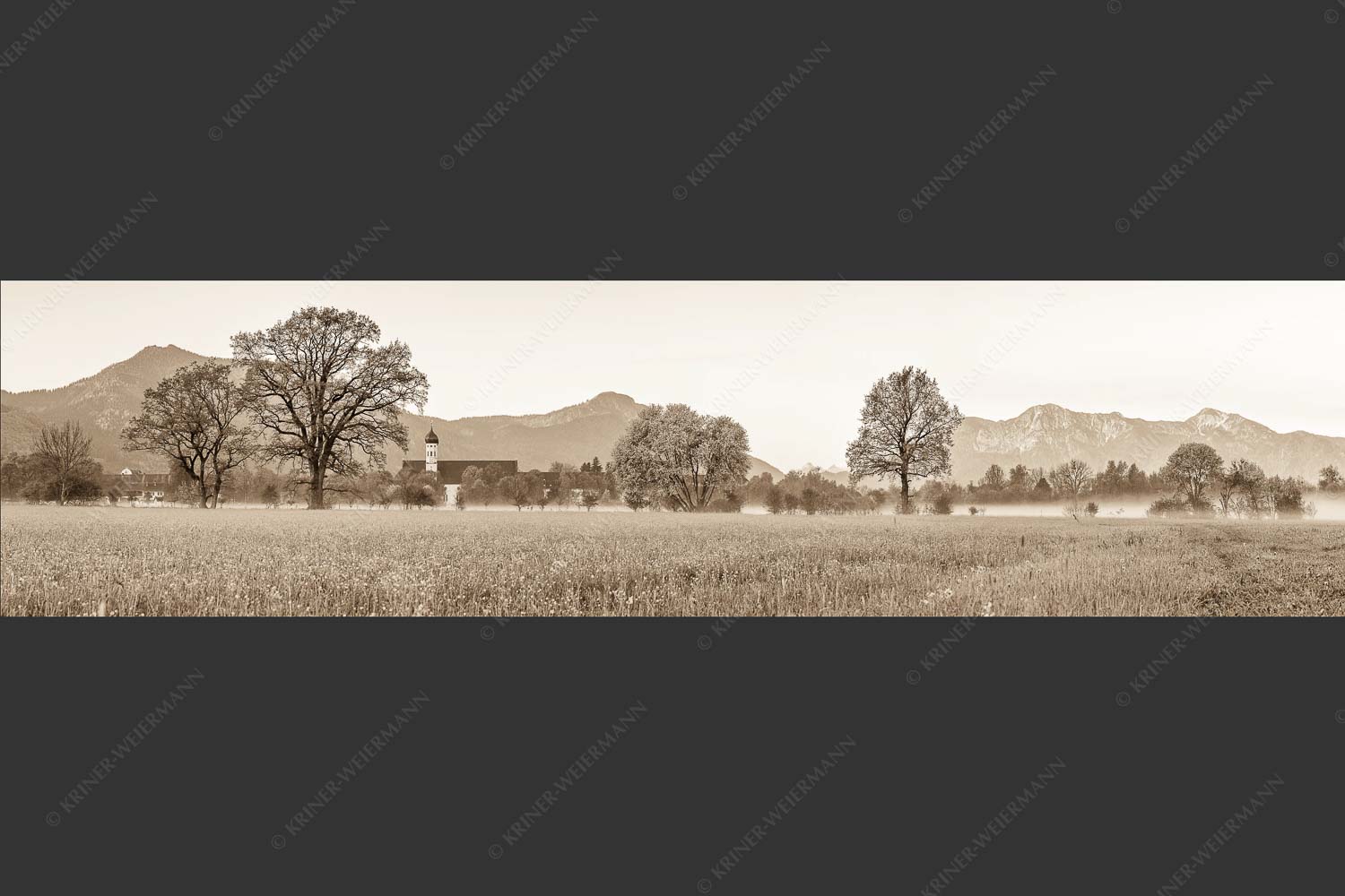Kloster Benediktbeuern mit Jochberg und Herzogstand - Ein Morgen am Kloster 4:1 sepia -- Benediktbeuern - mehr Infos bei www.Kriner-Weiermann.de