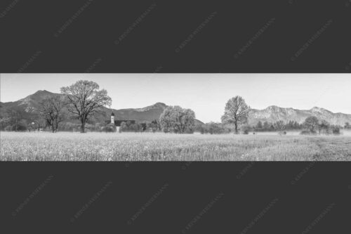 Kloster Benediktbeuern mit Jochberg und Herzogstand - Ein Morgen am Kloster 4:1 sw -- Benediktbeuern - mehr Infos bei www.Kriner-Weiermann.de