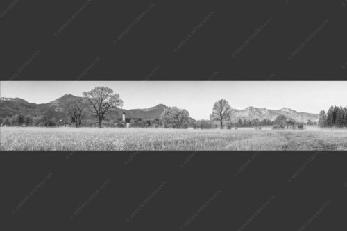 Kloster Benediktbeuern mit Jochberg und Herzogstand - Ein Morgen am Kloster 5:1 sw -- Benediktbeuern - mehr Infos bei www.Kriner-Weiermann.de