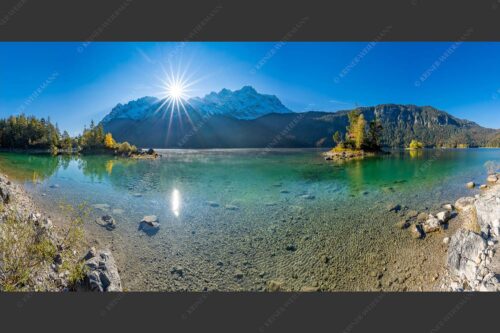 Blick über Eibsee zur Zugspitze - Einsame Bucht 2:1  -- Sonnenaufgang am Eibsee mit Zugspitze - mehr Infos bei www.Kriner-Weiermann.de