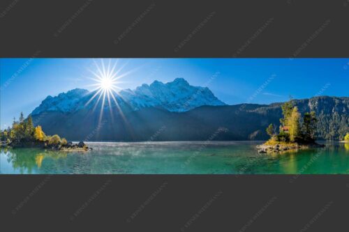 Blick über Eibsee zur Zugspitze - Einsame Bucht 3:1  -- Sonnenaufgang am Eibsee mit Zugspitze - mehr Infos bei www.Kriner-Weiermann.de