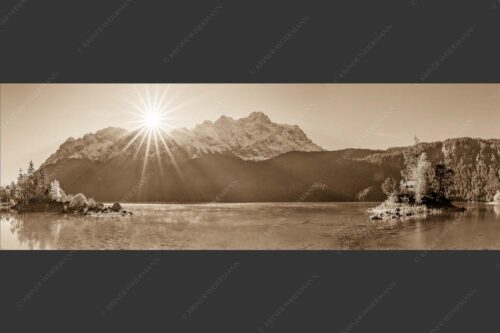 Blick über Eibsee zur Zugspitze - Einsame Bucht 3:1 sepia -- Sonnenaufgang am Eibsee mit Zugspitze - mehr Infos bei www.Kriner-Weiermann.de
