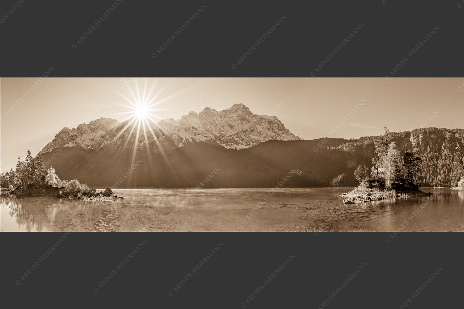 Blick über Eibsee zur Zugspitze - Einsame Bucht 3:1 sepia -- Sonnenaufgang am Eibsee mit Zugspitze - mehr Infos bei www.Kriner-Weiermann.de