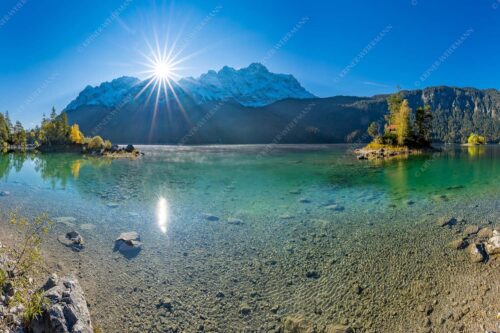 Blick über Eibsee zur Zugspitze - Einsame Bucht 3:2  -- Sonnenaufgang am Eibsee mit Zugspitze - mehr Infos bei www.Kriner-Weiermann.de