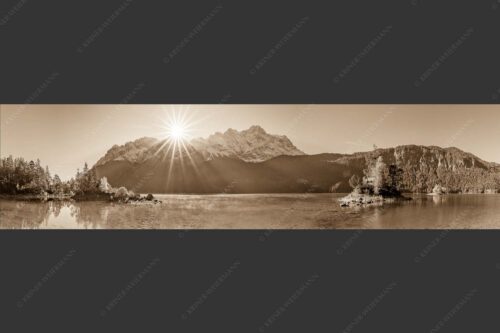 Blick über Eibsee zur Zugspitze - Einsame Bucht 4:1 sepia -- Sonnenaufgang am Eibsee mit Zugspitze - mehr Infos bei www.Kriner-Weiermann.de