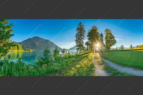 Sonnenaufgang an der Kirche St. Margareth auf Zwergern am Walchensee - Erleuchtet 2,5:1  -- Kirche Sankt Margareth am Walchensee - mehr Infos bei www.Kriner-Weiermann.de