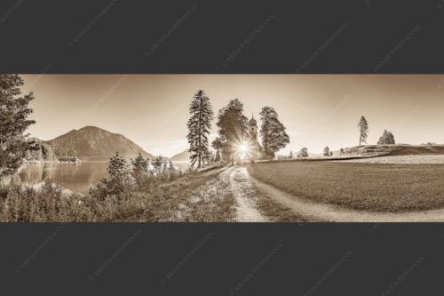 Sonnenaufgang an der Kirche St. Margareth auf Zwergern am Walchensee - Erleuchtet 3:1 sepia -- Kirche Sankt Margareth am Walchensee - mehr Infos bei www.Kriner-Weiermann.de