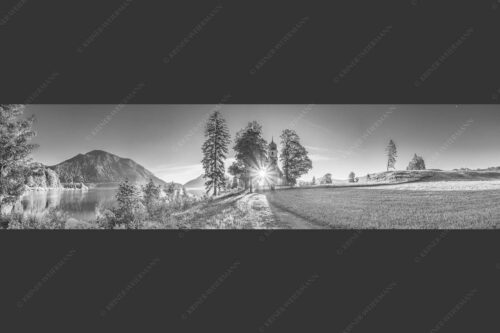 Sonnenaufgang an der Kirche St. Margareth auf Zwergern am Walchensee - Erleuchtet 4:1 sw -- Kirche Sankt Margareth am Walchensee - mehr Infos bei www.Kriner-Weiermann.de