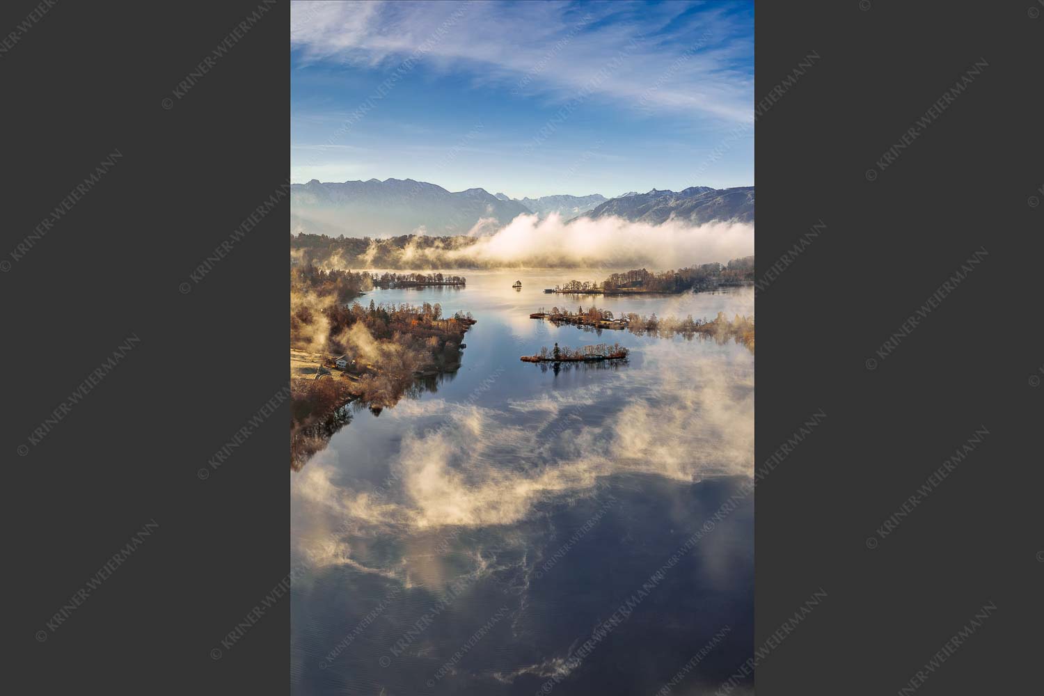 Blick über die Nebel am Staffelsee - Es lichtet sich 2:3 -- Staffelsee Nebel Murnau Seehausen - mehr Infos bei www.Kriner-Weiermann.de