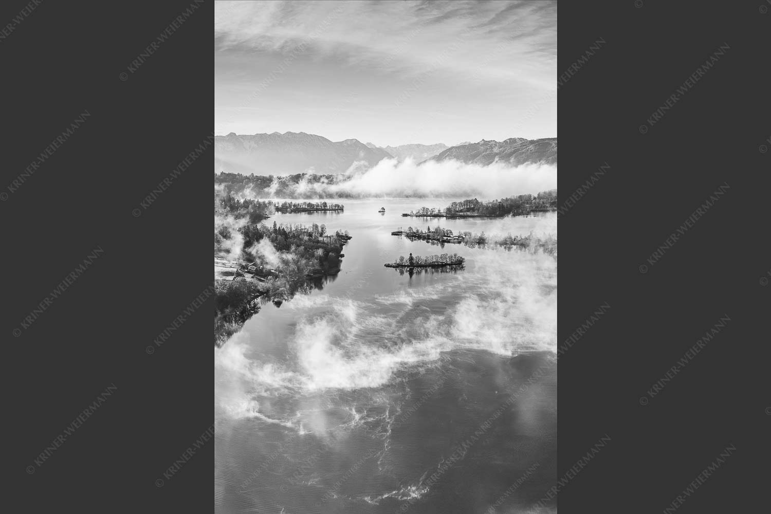 Blick über die Nebel am Staffelsee - Es lichtet sich 2:3 sw -- Staffelsee Nebel Murnau Seehausen - mehr Infos bei www.Kriner-Weiermann.de
