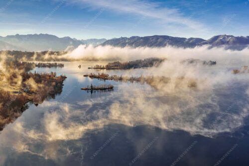 Blick über die Nebel am Staffelsee - Es lichtet sich 3:2  -- Staffelsee Nebel Murnau Seehausen - mehr Infos bei www.Kriner-Weiermann.de