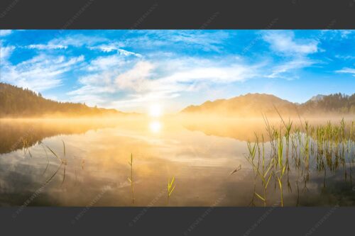 Aufgehende Sonne über dem Barmsee mit Soierngebirge - Feinster Morgen 2:1  -- Sonnenaufgang am Barmsee - mehr Infos bei www.Kriner-Weiermann.de