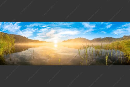 Aufgehende Sonne über dem Barmsee mit Soierngebirge - Feinster Morgen 3:1  -- Sonnenaufgang am Barmsee - mehr Infos bei www.Kriner-Weiermann.de