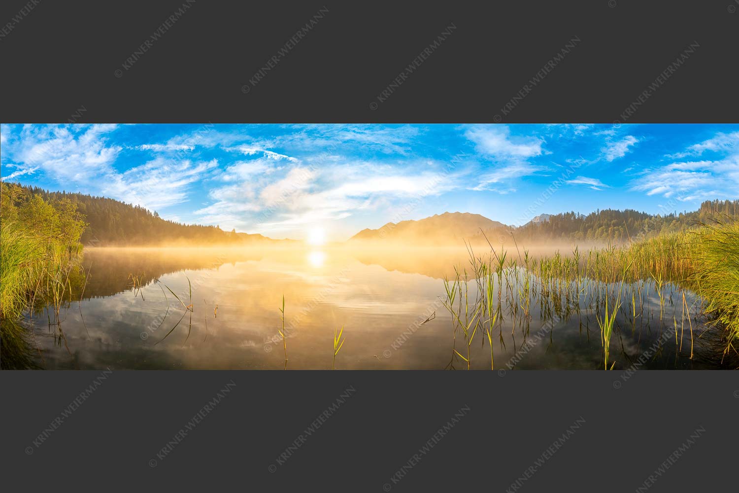 Aufgehende Sonne über dem Barmsee mit Soierngebirge - Feinster Morgen 3:1 -- Sonnenaufgang am Barmsee - mehr Infos bei www.Kriner-Weiermann.de