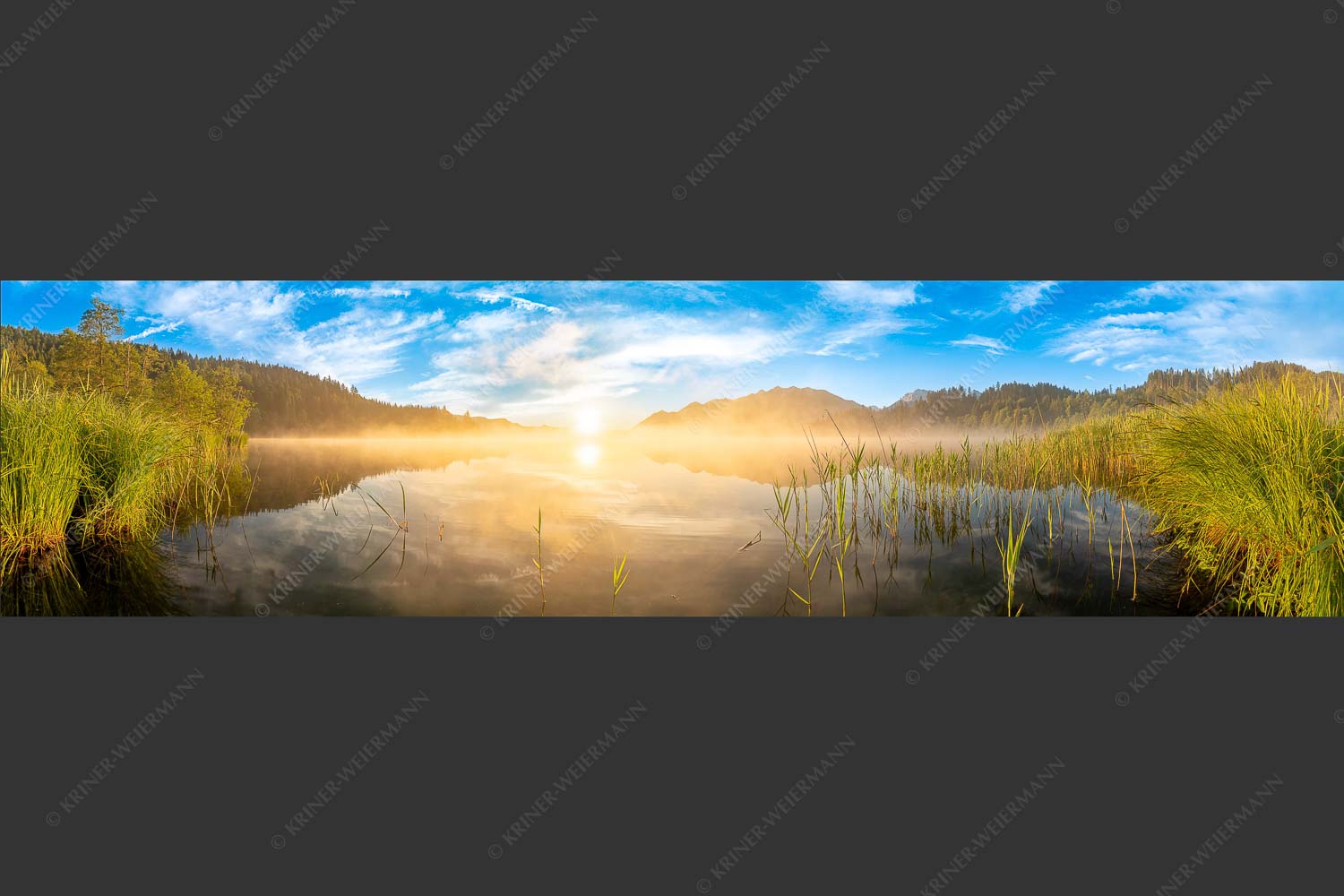 Aufgehende Sonne über dem Barmsee mit Soierngebirge - Feinster Morgen 4:1 -- Sonnenaufgang am Barmsee - mehr Infos bei www.Kriner-Weiermann.de