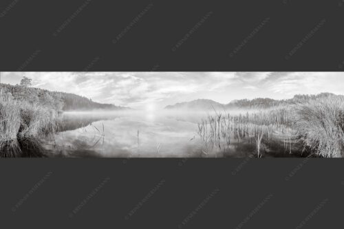 Aufgehende Sonne über dem Barmsee mit Soierngebirge - Feinster Morgen 4:1 sw -- Sonnenaufgang am Barmsee - mehr Infos bei www.Kriner-Weiermann.de