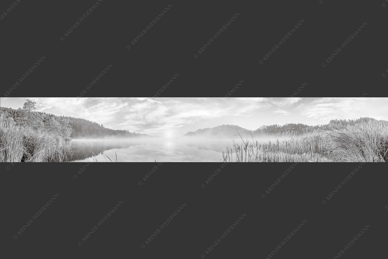 Aufgehende Sonne über dem Barmsee mit Soierngebirge - Feinster Morgen 6:1 sw -- Sonnenaufgang am Barmsee - mehr Infos bei www.Kriner-Weiermann.de