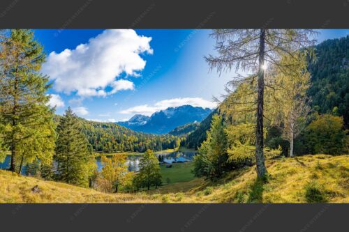 Blick über Ferchensee aufs Karwendel - Ferchenseeherbst 2:1  -- Ferchensee mit Karwendel - mehr Infos bei www.Kriner-Weiermann.de