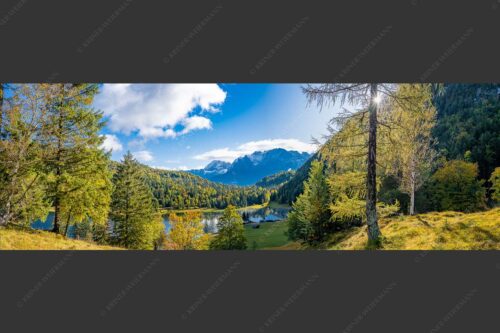 Blick über Ferchensee aufs Karwendel - Ferchenseeherbst 3:1  -- Ferchensee mit Karwendel - mehr Infos bei www.Kriner-Weiermann.de