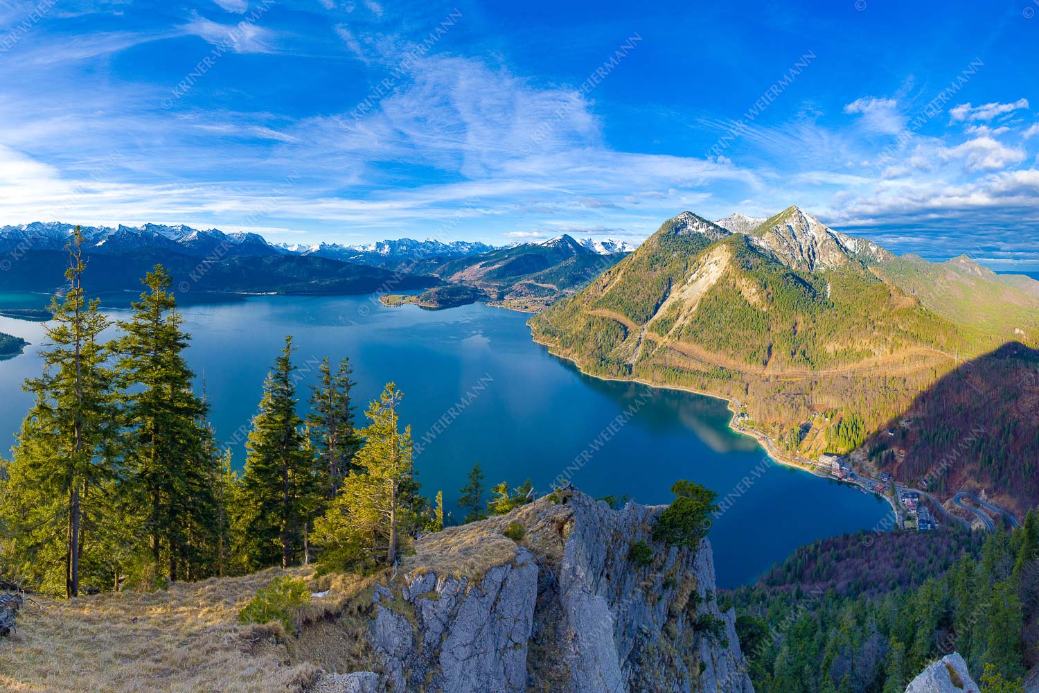 Blick über Walchensee zum Herzogstand - Fiordlands 3:2 -- Walchensee Fahrenberg und Herzogstand - mehr Infos bei www.Kriner-Weiermann.de