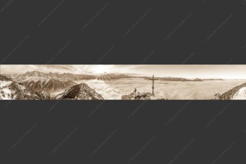 Blick vom Signalkopf über Wolkenmeer zum Sonnenuntergang im Wetterstein - Fortuna 7:1 sepia -- Bergsteiger am Signalkopf im Soierngebirge - mehr Infos bei www.Kriner-Weiermann.de