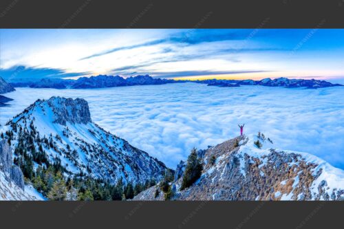Blick vom Seinskopf über das Wolkenmeer in den Sonnenuntergang - Frei sein 2:1  -- Bergsteiger am Seinskopf im Soierngebirge - mehr Infos bei www.Kriner-Weiermann.de