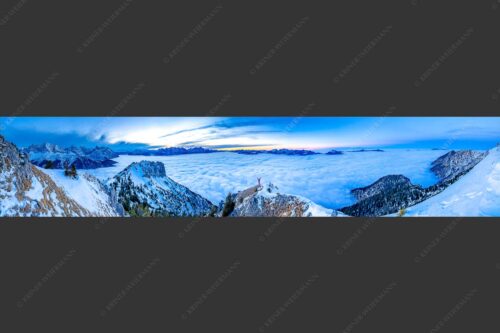 Blick vom Seinskopf über das Wolkenmeer in den Sonnenuntergang - Frei sein 5:1  -- Bergsteiger am Seinskopf im Soierngebirge - mehr Infos bei www.Kriner-Weiermann.de