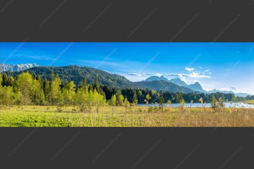 Blick über den Geroldsee mit Zugspitzmassiv im Wetterstein - Frische Birken 3:1  -- Geroldsee mit Zugspitzmassiv - mehr Infos bei www.Kriner-Weiermann.de