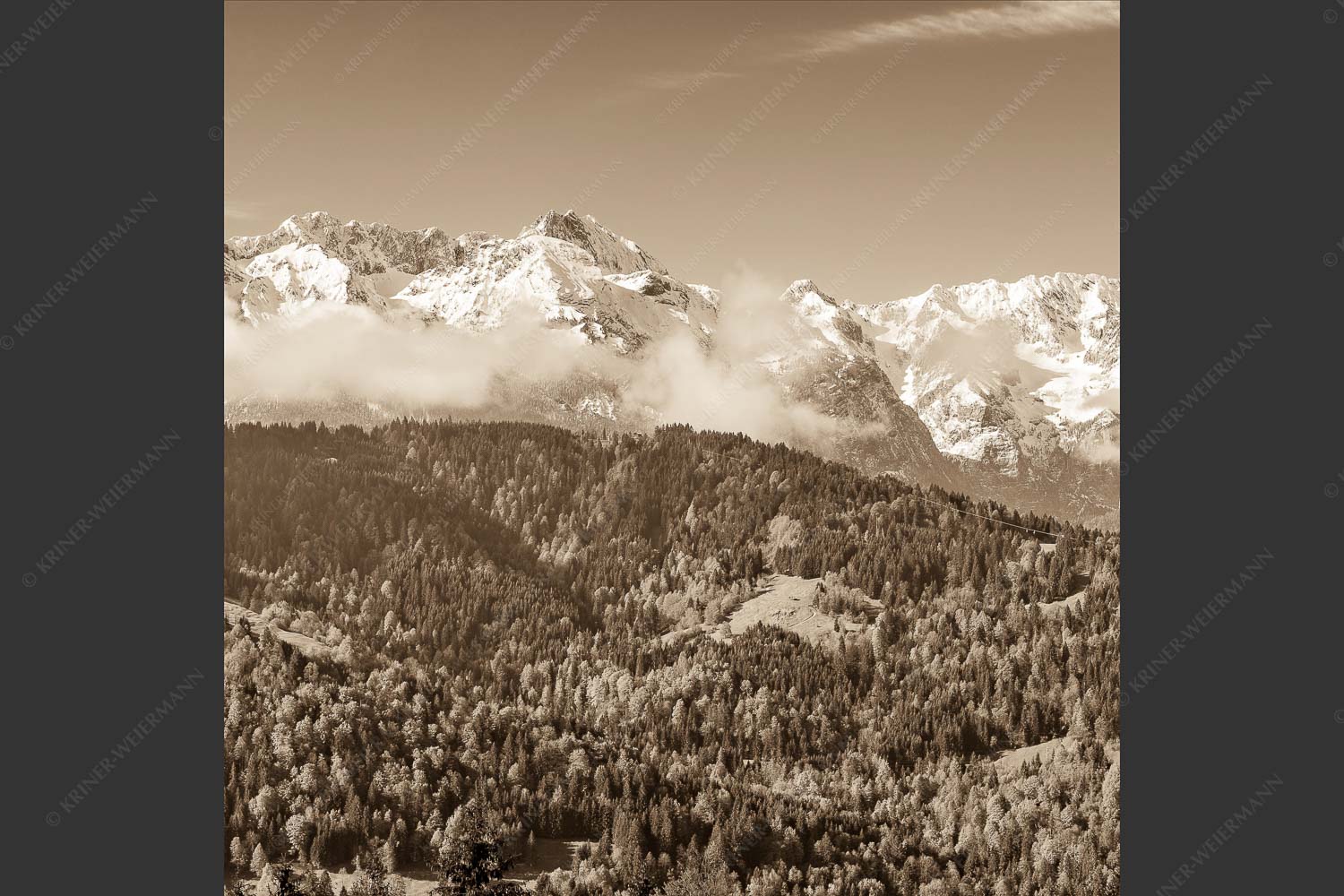 Erstes Grün im Tal und frischer Schnee auf den Bergen im Wettersteingebirge - Frühling und Winter 1:1 sepia -- Dreitorspitzen im Wetterstein - mehr Infos bei www.Kriner-Weiermann.de