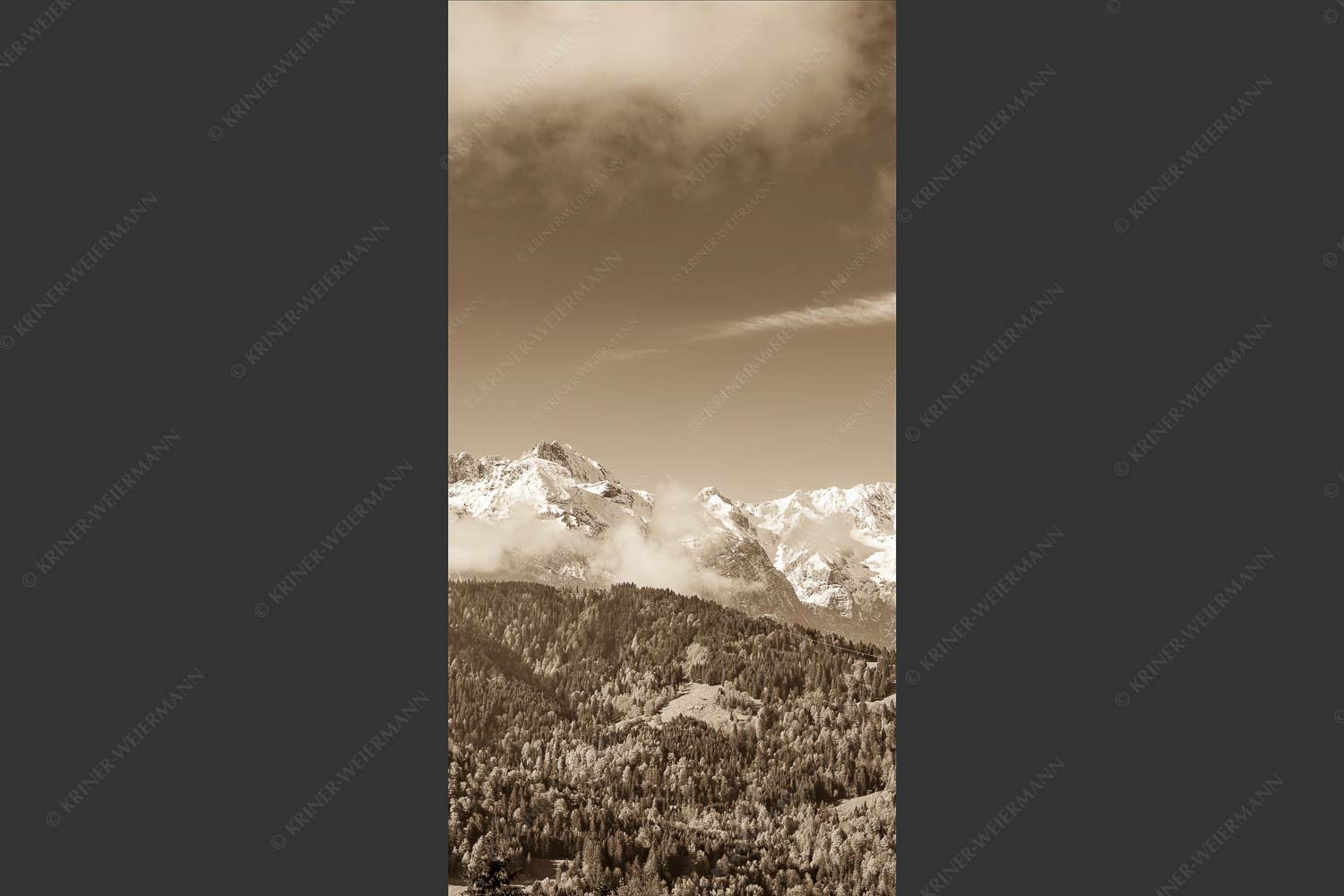 Erstes Grün im Tal und frischer Schnee auf den Bergen im Wettersteingebirge - Frühling und Winter 1:2 sepia -- Dreitorspitzen im Wetterstein - mehr Infos bei www.Kriner-Weiermann.de