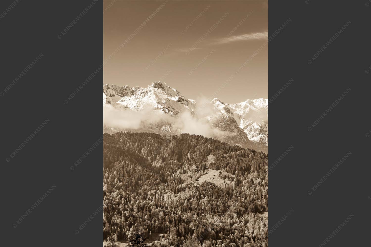 Erstes Grün im Tal und frischer Schnee auf den Bergen im Wettersteingebirge - Frühling und Winter 2:3 sepia -- Dreitorspitzen im Wetterstein - mehr Infos bei www.Kriner-Weiermann.de
