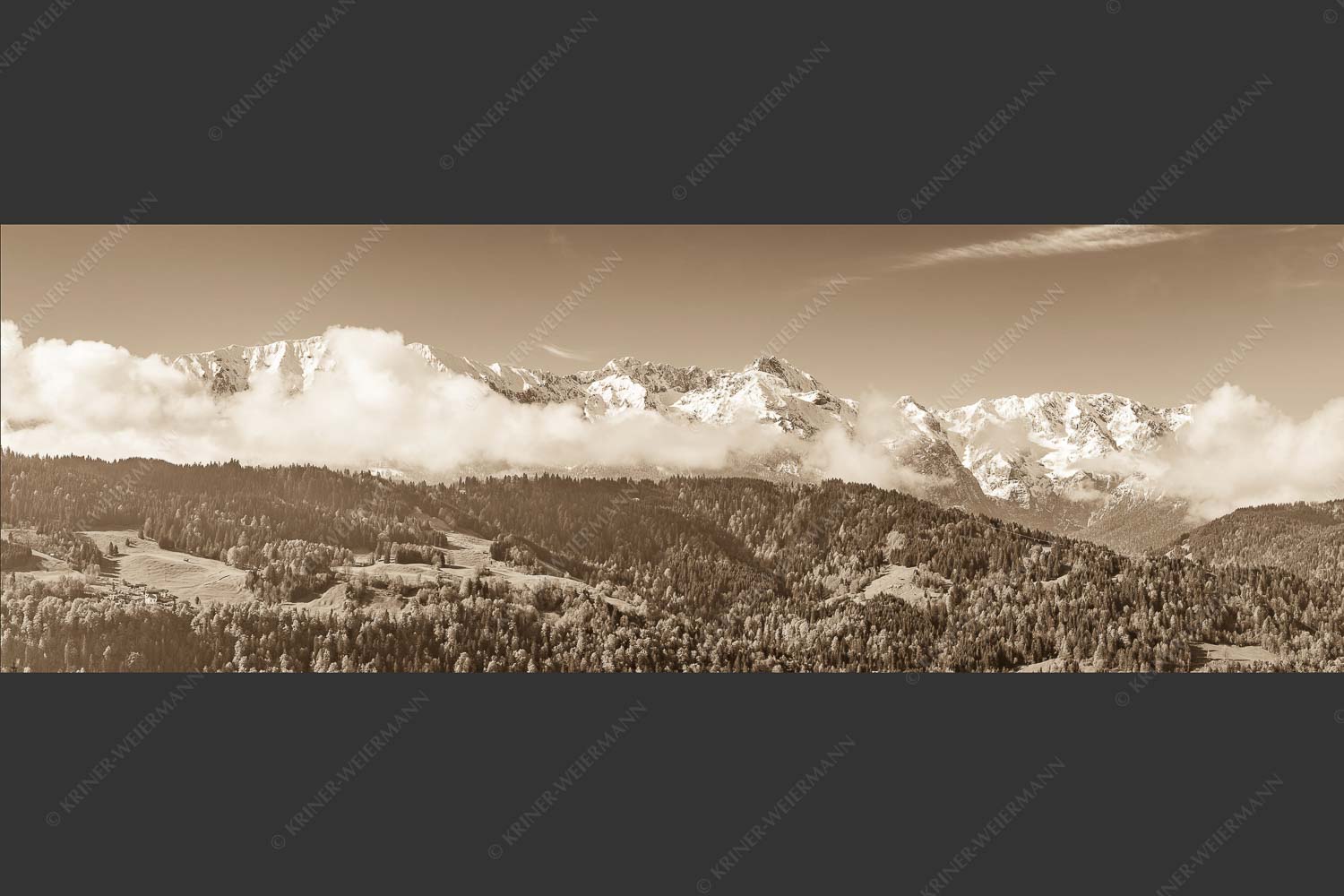 Erstes Grün im Tal und frischer Schnee auf den Bergen im Wettersteingebirge - Frühling und Winter 3:1 sepia -- Dreitorspitzen im Wetterstein - mehr Infos bei www.Kriner-Weiermann.de