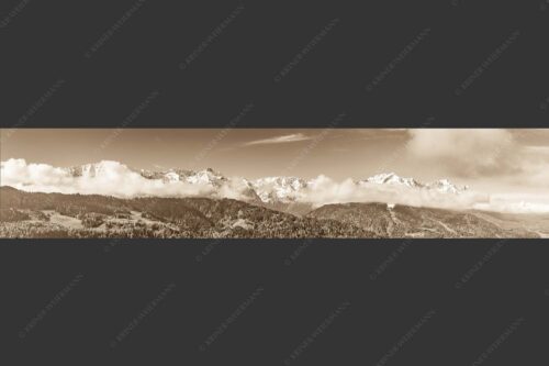 Erstes Grün im Tal und frischer Schnee auf den Bergen im Wettersteingebirge - Frühling und Winter 5:1 sepia -- Dreitorspitzen im Wetterstein - mehr Infos bei www.Kriner-Weiermann.de