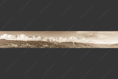 Erstes Grün im Tal und frischer Schnee auf den Bergen im Wettersteingebirge - Frühling und Winter 7:1 sepia -- Dreitorspitzen im Wetterstein - mehr Infos bei www.Kriner-Weiermann.de