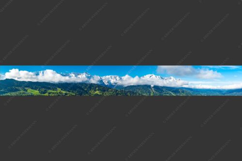 Erstes Grün im Tal und frischer Schnee auf den Bergen im Wettersteingebirge - Frühling und Winter 8:1  -- Dreitorspitzen im Wetterstein - mehr Infos bei www.Kriner-Weiermann.de