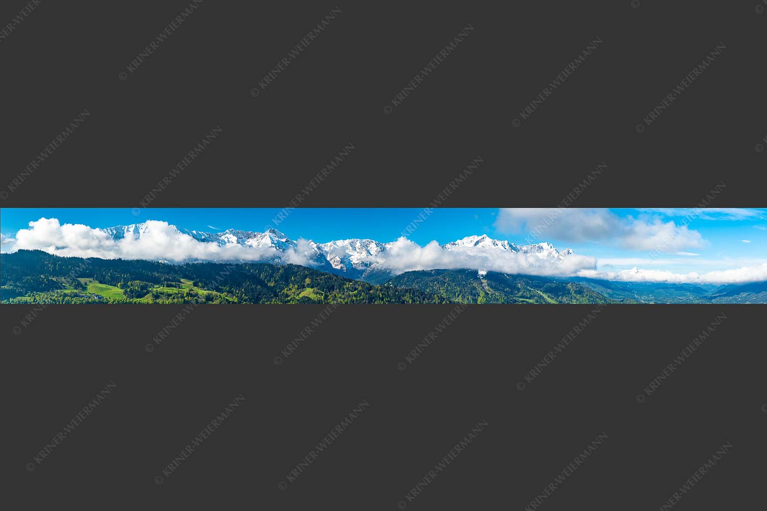Erstes Grün im Tal und frischer Schnee auf den Bergen im Wettersteingebirge - Frühling und Winter 8:1 -- Dreitorspitzen im Wetterstein - mehr Infos bei www.Kriner-Weiermann.de