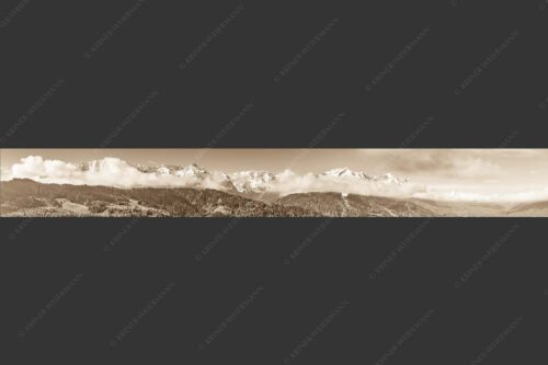 Erstes Grün im Tal und frischer Schnee auf den Bergen im Wettersteingebirge - Frühling und Winter 8:1 sepia -- Dreitorspitzen im Wetterstein - mehr Infos bei www.Kriner-Weiermann.de