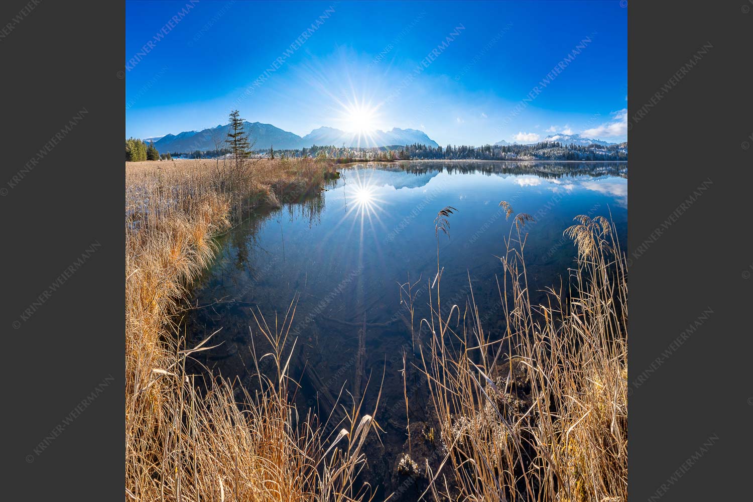 Blick über Barmsee zum Karwendel den Arnspitzen und Wettersteingebirge - Ganz schön frisch 1:1  -- Barmsee mit Karwendel - mehr Infos bei www.Kriner-Weiermann.de