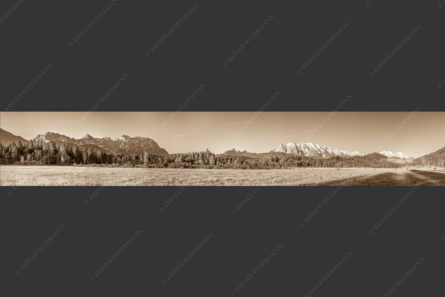 Vom Karwendel über Arnstock und Wettersteingebirge - Ganzes Panorama 6:1 sepia -- Soiern Karwendel und Wetterstein - mehr Infos bei www.Kriner-Weiermann.de