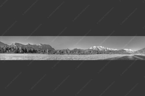 Vom Karwendel über Arnstock und Wettersteingebirge - Ganzes Panorama 6:1 sw -- Soiern Karwendel und Wetterstein - mehr Infos bei www.Kriner-Weiermann.de