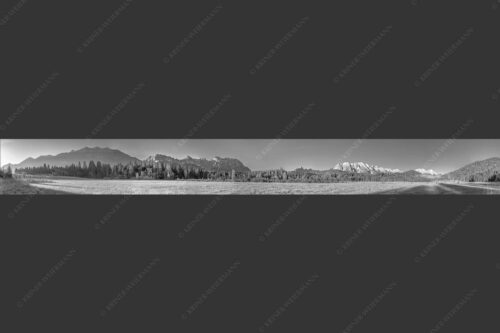 Vom Karwendel über Arnstock und Wettersteingebirge - Ganzes Panorama 9:1 sw -- Soiern Karwendel und Wetterstein - mehr Infos bei www.Kriner-Weiermann.de