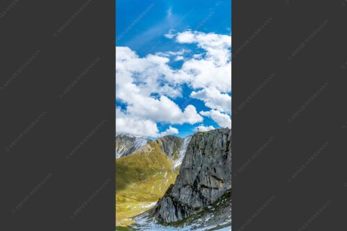 Bergsteiger mit Blick aufs Gatterl und kleinem Wanner im Wettersteingenbirge - Gatterlblick 1:2  -- Gatterl und Hochwanner im Wetterstein - mehr Infos bei www.Kriner-Weiermann.de