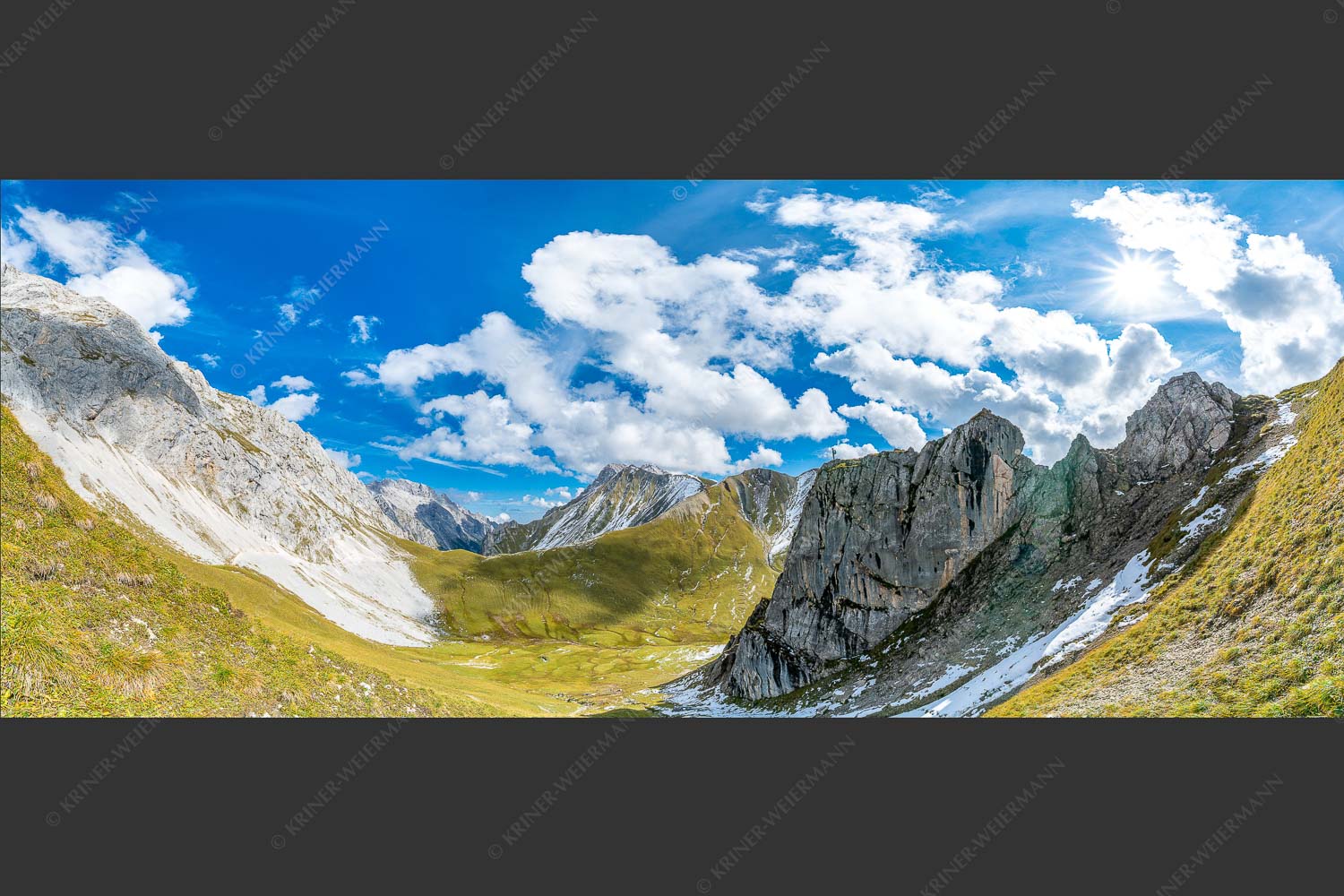 Bergsteiger mit Blick aufs Gatterl und kleinem Wanner im Wettersteingenbirge - Gatterlblick 2,5:1  -- Gatterl und Hochwanner im Wetterstein - mehr Infos bei www.Kriner-Weiermann.de
