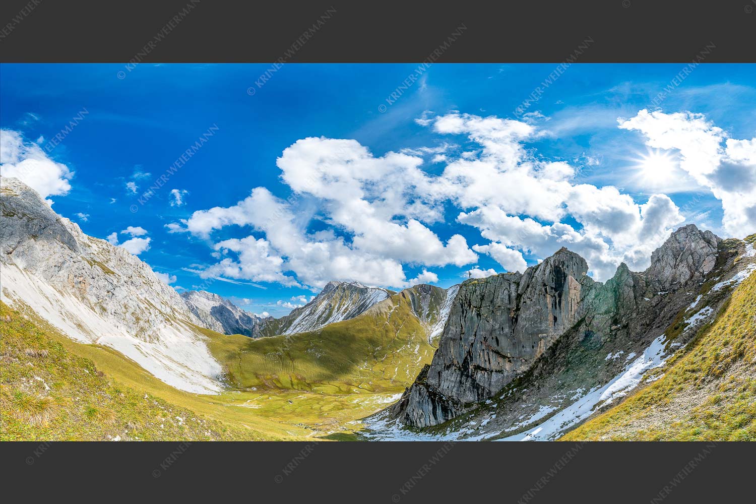Bergsteiger mit Blick aufs Gatterl und kleinem Wanner im Wettersteingenbirge - Gatterlblick 2:1  -- Gatterl und Hochwanner im Wetterstein - mehr Infos bei www.Kriner-Weiermann.de