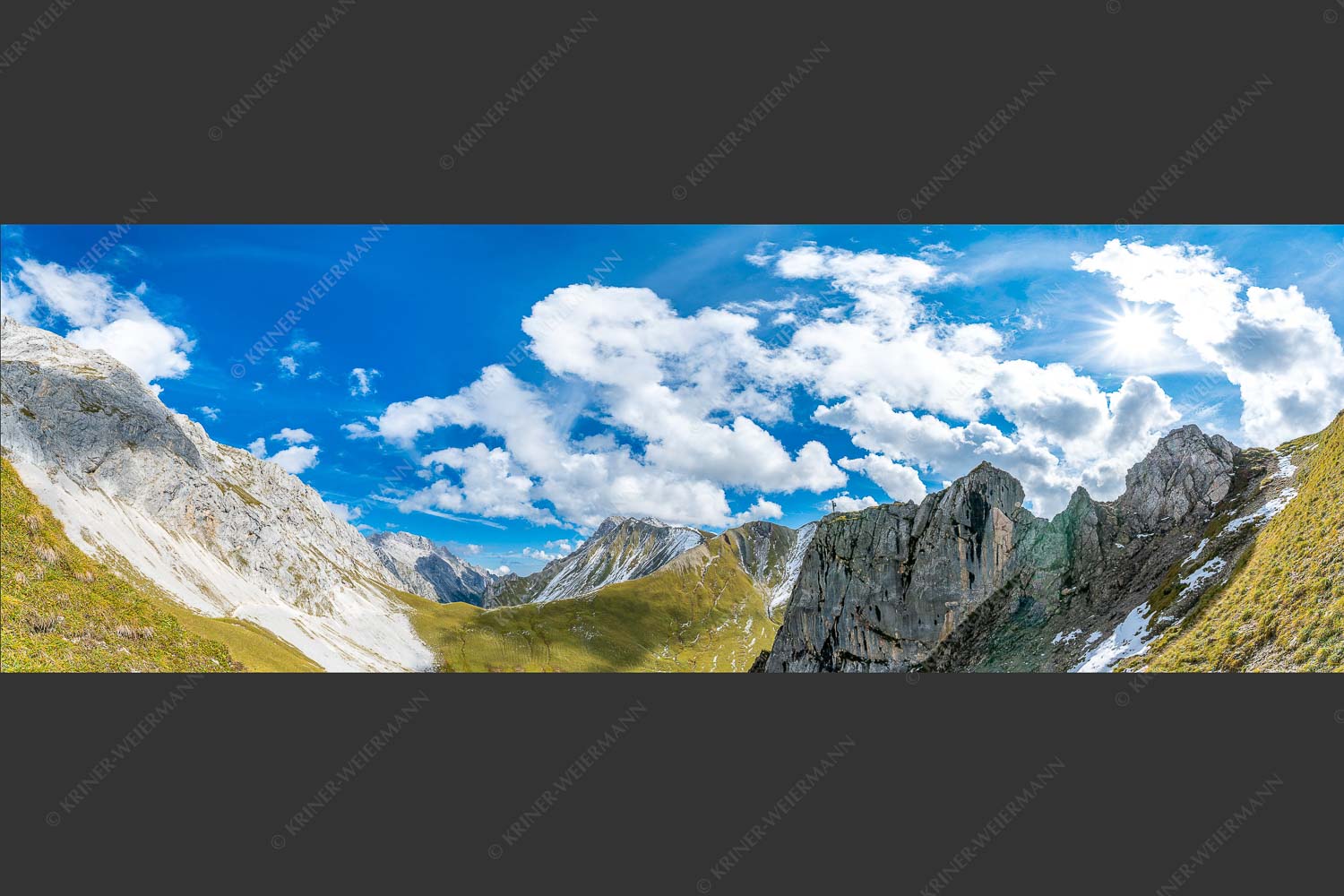 Bergsteiger mit Blick aufs Gatterl und kleinem Wanner im Wettersteingenbirge - Gatterlblick 3:1  -- Gatterl und Hochwanner im Wetterstein - mehr Infos bei www.Kriner-Weiermann.de
