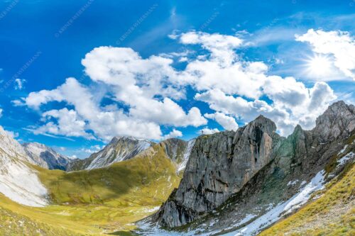 Bergsteiger mit Blick aufs Gatterl und kleinem Wanner im Wettersteingenbirge - Gatterlblick 3:2  -- Gatterl und Hochwanner im Wetterstein - mehr Infos bei www.Kriner-Weiermann.de